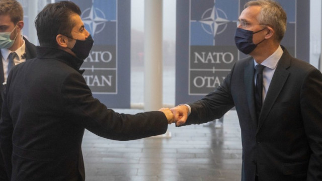 Генералният секретар на НАТО Йенс Столтенберг призова алианса да бъде готов
