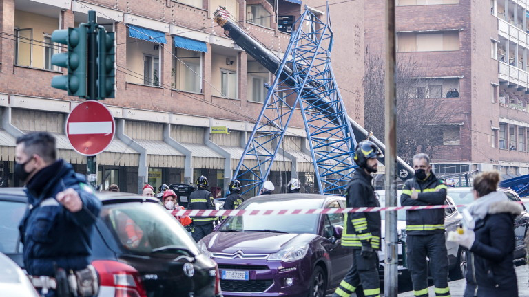 Трима загинали при падане на кулокран в Италия