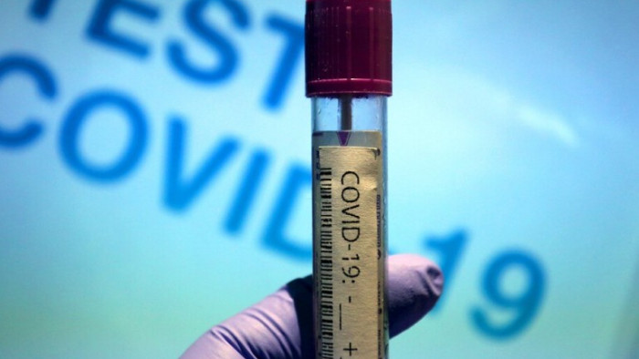 Учени искат ограничения заради коронавируса във Великобритания