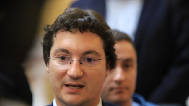 Депутатът от БСП Крум Зарков се изложи в ефир Оказа