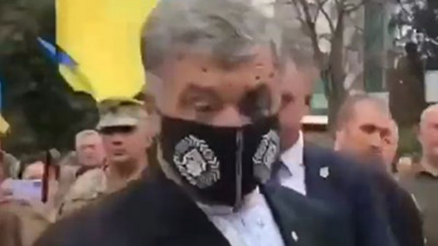 Украинските власти започнаха официално разследване срещу бившия президент Петро Порошенко