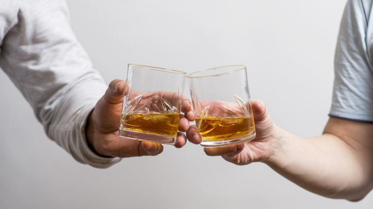 "Осъзнато пиене": Как да консумираме алкохол и да намалим употребата му