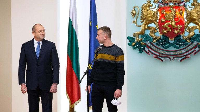 Радев към младежите от Рояк: Давате ни вяра, че живеем в хуманно и солидарно общество