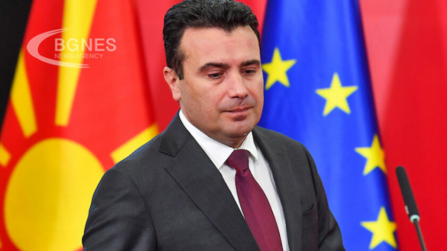 Македонският премиер Зоран Заев се очаква да внесе днес оставката