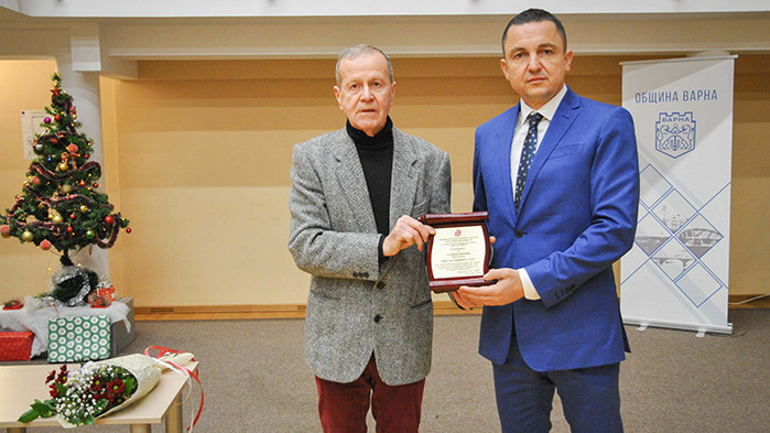 За добър старт в професията: 15 млади учители получиха отличия от Община Варна