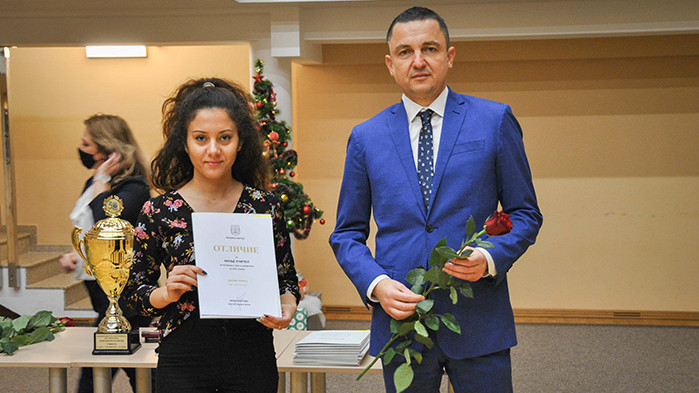 За добър старт в професията: 15 млади учители получиха отличия от Община Варна