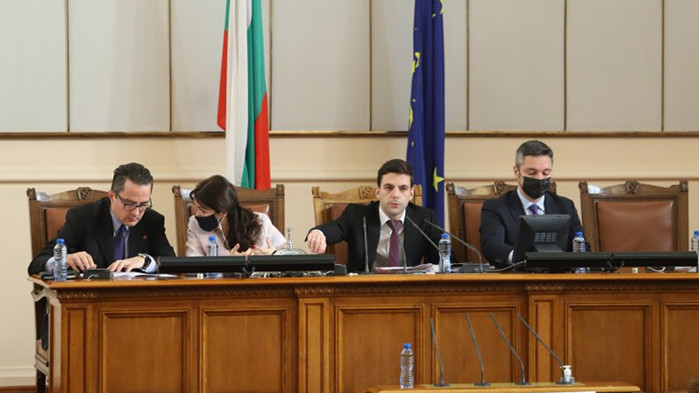 Седем нови депутати от Продължаваме промяната“ /ПП/ влизат в парламента.