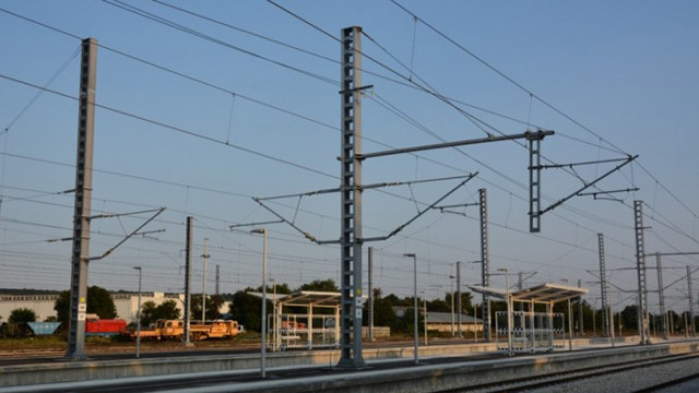 Рекордно високите цени на тока принудиха частните железопътни компании в