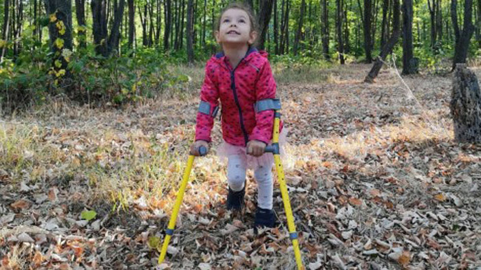 4-годишната София от Варна се нуждае от помощ. Около 10