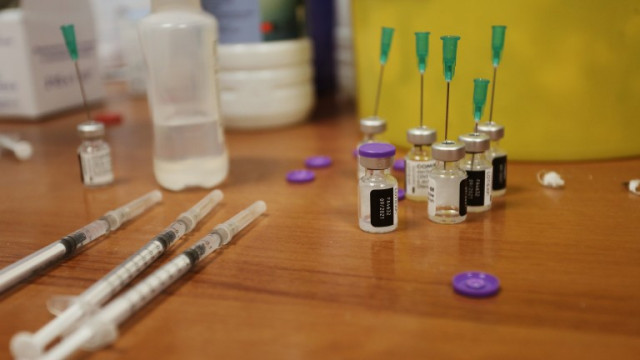 В Педиатрията в София имунизираха още 10 деца срещу коронавирус