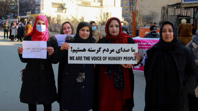 Рядък укор от Пакистан срещу ограниченията за пътуване, наложени на жените от талибаните