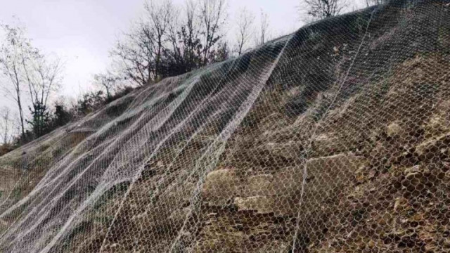 Срутище затвори пътя за село Ситово в община "Родопи"