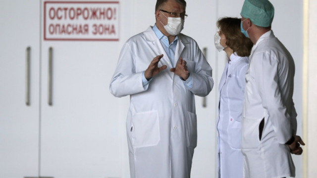 Русия въвежда задължителни медицински прегледи и пръстови отпечатъци за чужденци