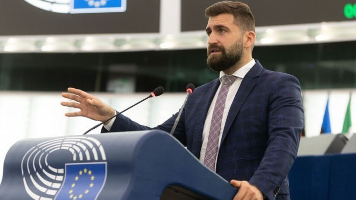 В Брюксел се чудят как Радан Кънев е в коалиция