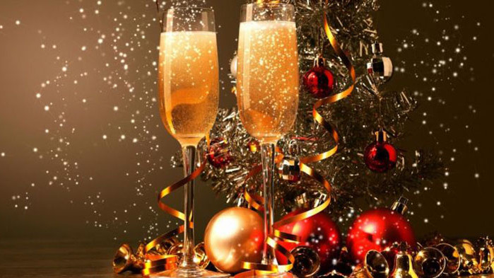 Скъпи приятели, екипът на ДНЕС+ ви пожелава весело посрещане на