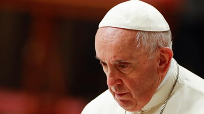 Папата бе на служба за края на годината, но изненадващо не я водеше