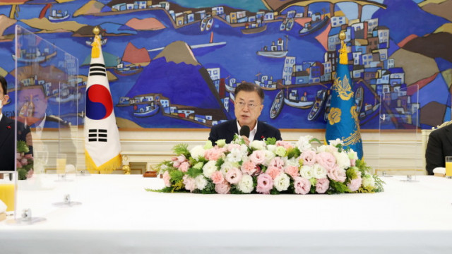 Южнокорейският президент Мун Дже ин обеща да използва последните си месеци