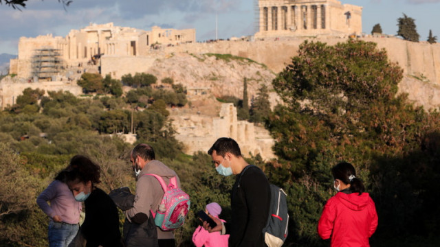 Гърция трябва да отложи връщането на учениците в училище с една седмица