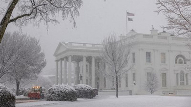 Снежна буря връхлетя днес американската столица Вашингтон и региона й