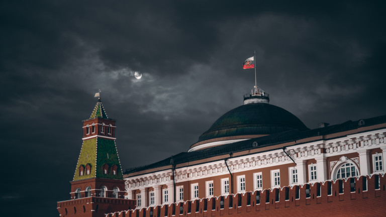Руският блогър Максим Мирович пише за историческите паралели между крепостното