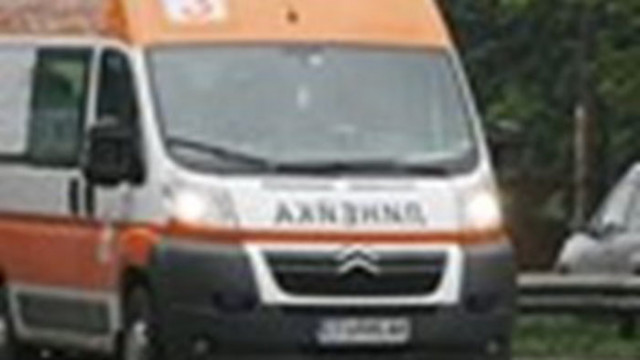 17-годишен без книжка се заби с кола в скала