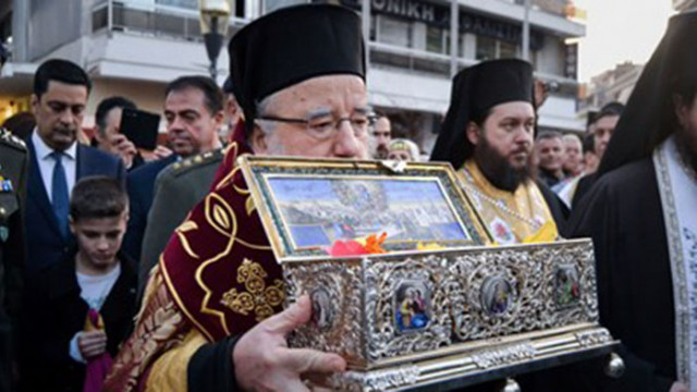 Гръцки митрополит отявлен антиваксър почина от коронавирус съобщи Катимерини Митрополитът