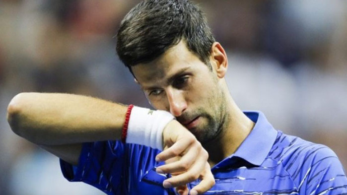 Скандал с Джокович, задържаха го на летището в Мелбърн