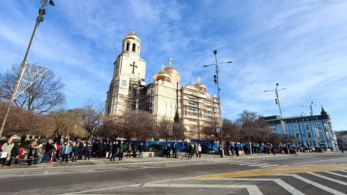 Варна отбелязва Богоявление с военен ритуал и общоградско шествие (СНИМКИ)