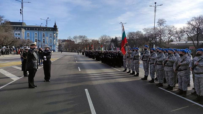 Варна отбелязва Богоявление с военен ритуал и общоградско шествие (СНИМКИ)
