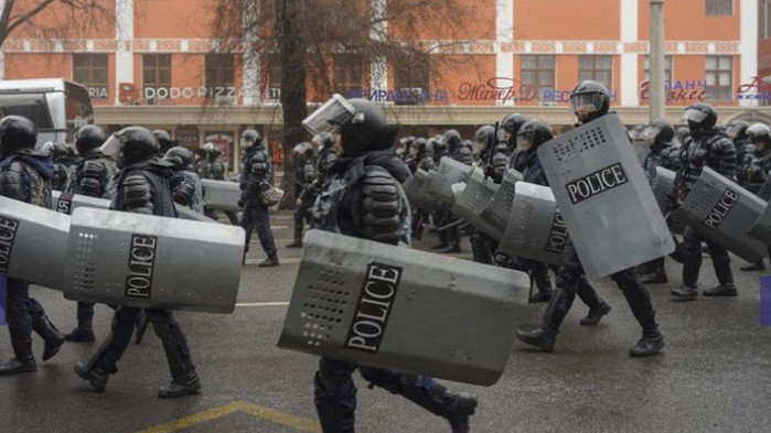 Смъртоносни сблъсъци: Кръвопролитията в Казахстан продължават (СНИМКИ)