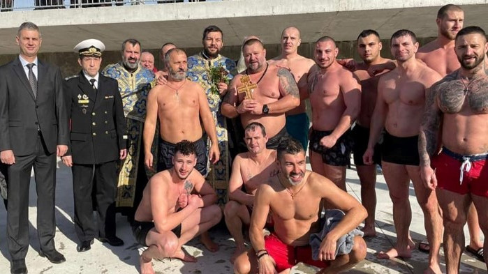 Костадин Цветков за четвърти път спаси Христовия кръст на Богоявление в Аспарухово