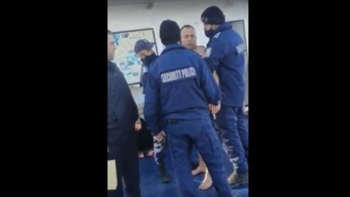 Екшън за Богоявленския кръст в Русе: Арестуваха участник, не бил записан