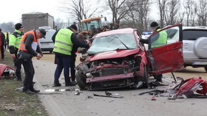 60-годишна шофьорка пострада при верижна катастрофа на пътя Добрич –