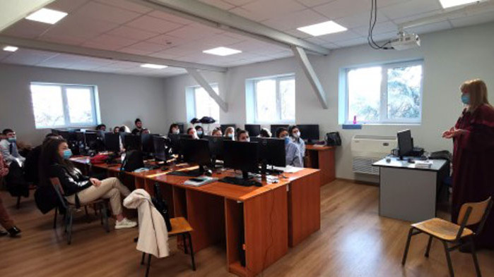 Прокурори проведоха срещи с дванадесетокласници от Варна (СНИМКИ)