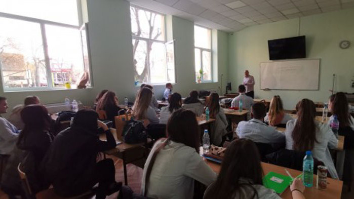 Прокурори проведоха срещи с дванадесетокласници от Варна (СНИМКИ)