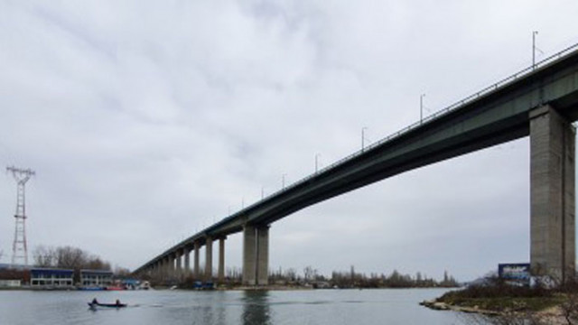 Удълбочаването на канала криело риск за Аспаруховия мост