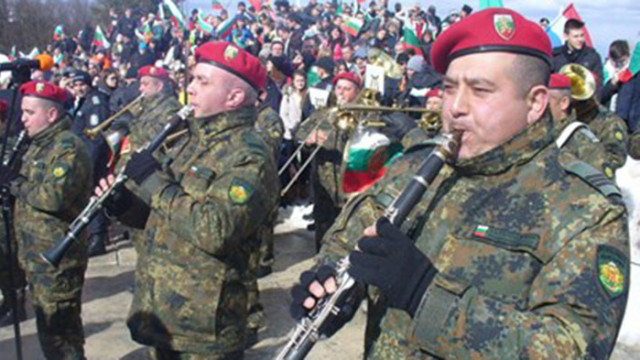 С военен церемониал в Карлово отбелязаха 144 години от освобождението
