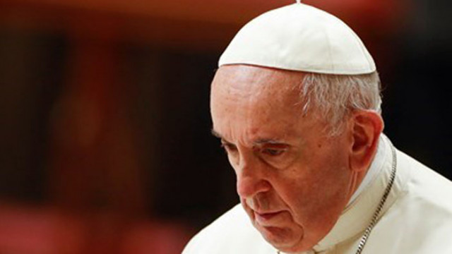 Папа Франциск кръсти 16 бебета в Сикстинската капела