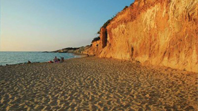 Тяло на дете е било намерено на плаж на гръцкия