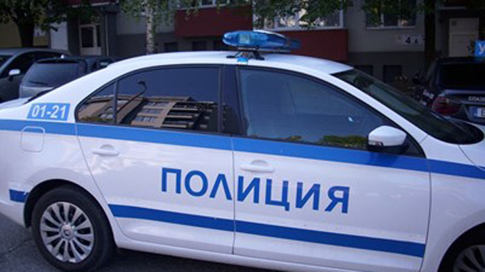 Баща отвлече двете си деца от дома на майка им