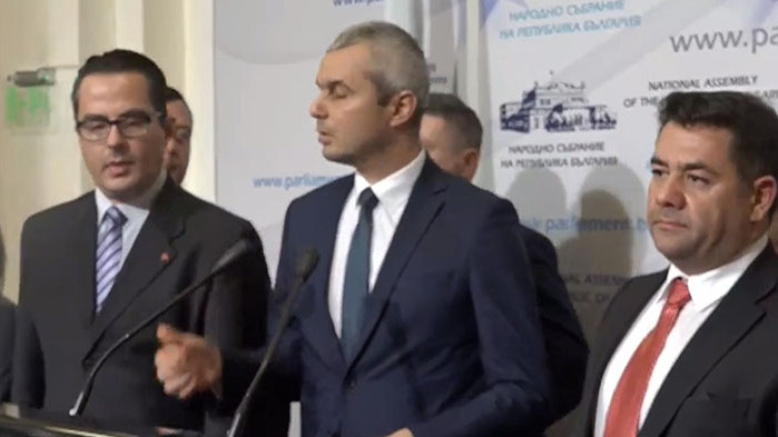 1/3 от "Възраждане" тайно "се боцнали", докато бунят протест срещу мерките и имунизацията
