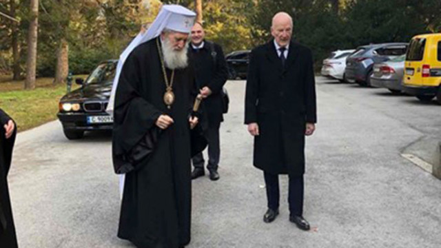 Българският патриарх Неофит гостува на цар Симеон II в царския