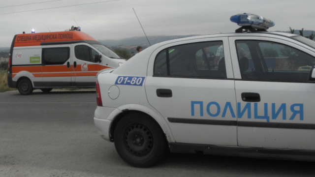 Мъж и жена загинаха при челен удар между кола и тир във Врачанско