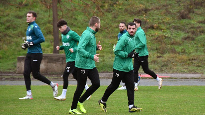 Скандал в Берое, фенове атакуваха Петър Колев