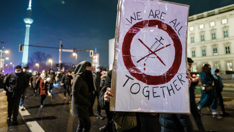 Десетки хиляди в цяла Германия протестират срещу COVID-19 политиката на правителството