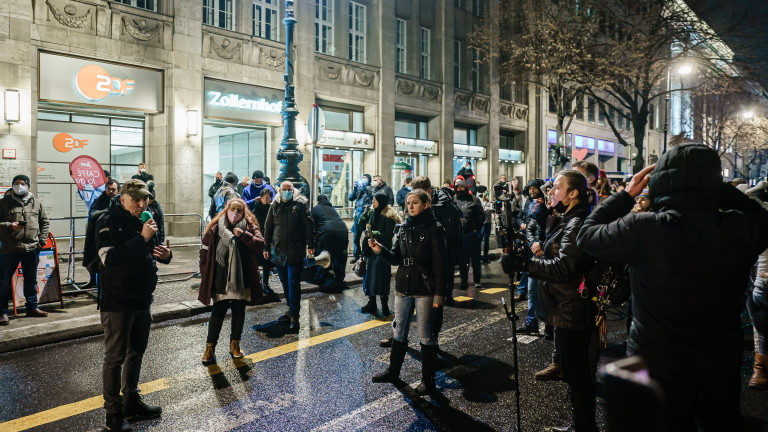 Десетки хиляди в цяла Германия протестират срещу COVID-19 политиката на правителството
