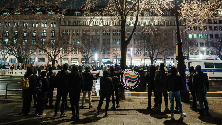 Десетки хиляди в цяла Германия протестират срещу COVID-19 политиката на правителството