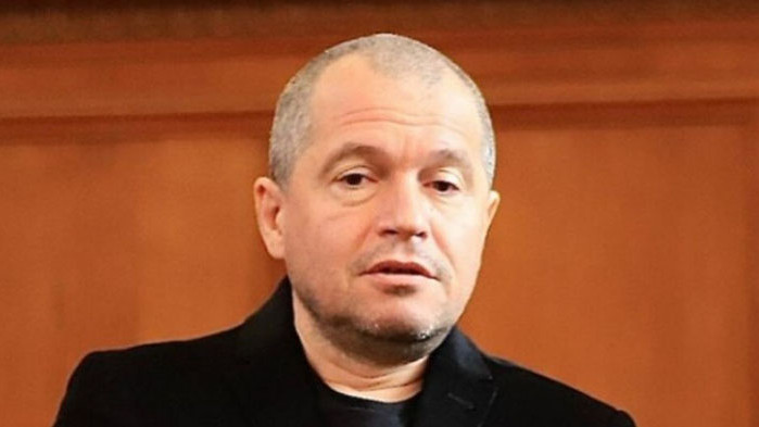 Тошко Йорданов употребява болния шеф на парламента за пропаганда срещу ваксините