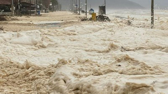 Циклонът Диомед вся хаос и наводнения в Гърция (ВИДЕО)