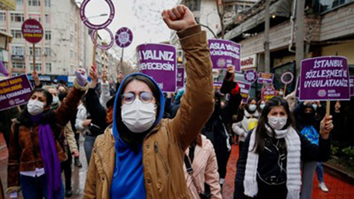 Повече от 3 милиона жени в Турция са свалили от